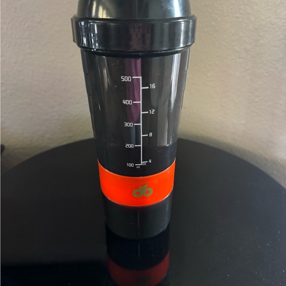 LiveGood Black Shaker Bottle with two compartments for supplements. - Picture 2 of 7